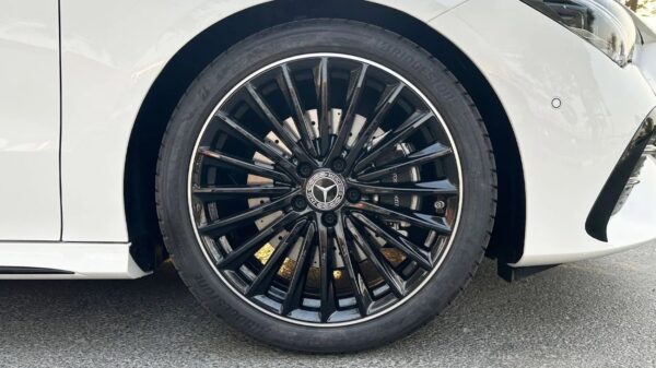 Mercedes Benz CLA 200 (2026 Full options AMG)