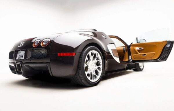 Bugatti Veyron – 1 of 3