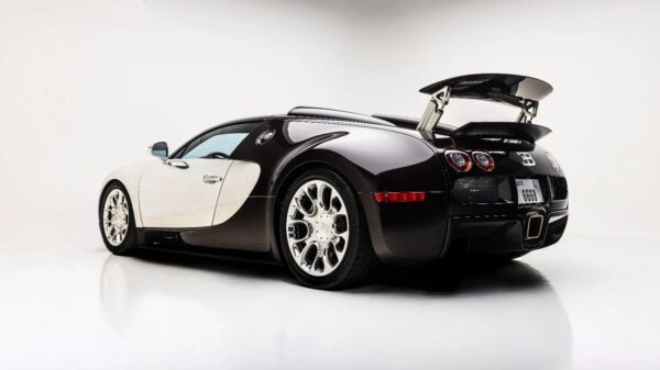 Bugatti Veyron – 1 of 3