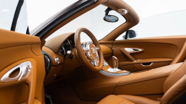 Bugatti Veyron – 1 of 3