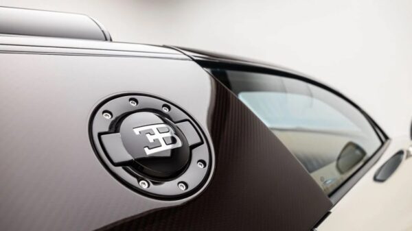 Bugatti Veyron – 1 of 3