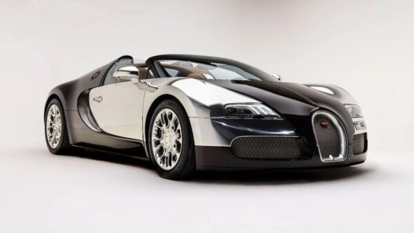 Bugatti Veyron – 1 of 3