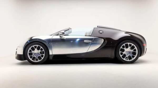 Bugatti Veyron – 1 of 3